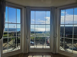 Interior - The Overlook! Stunning Sea Views Opposite Blue Flag Beach. (Lowestoft)