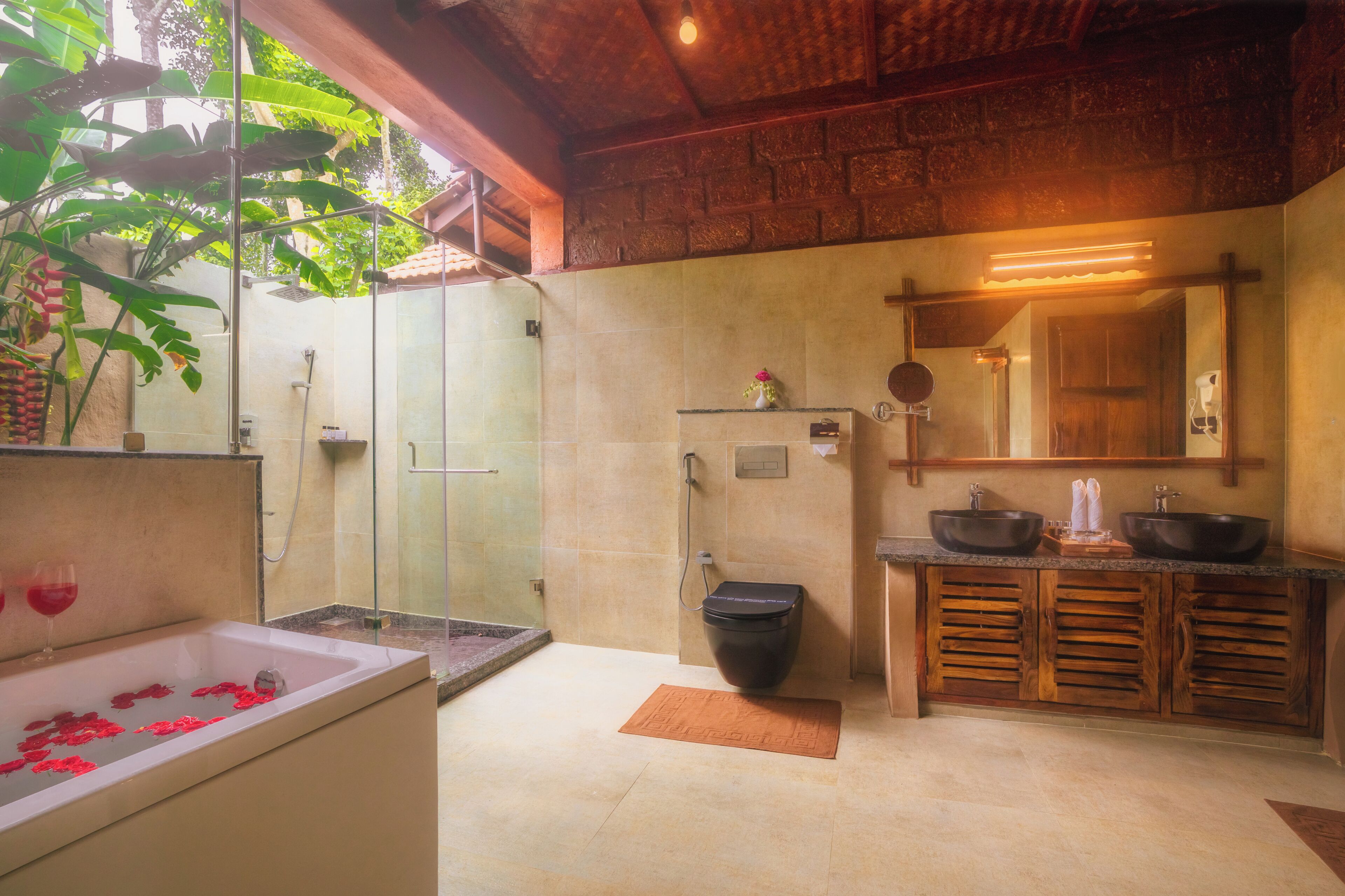 Un baño con bañera, ducha y dos lavamanos.