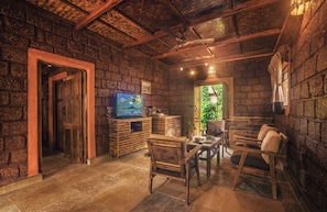 Vila superior, piscina particular | Área de estar
