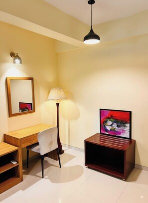 Desk, laptop workspace, free WiFi