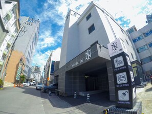 المنشأة من الخارج