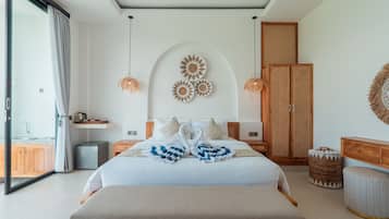 Executive studio, privézwembad, uitzicht op tuin | Een bureau, gratis wifi