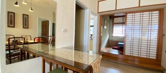 Elegant Quiet Home@Fully Equipped By Park Great Location Walk To All Shops