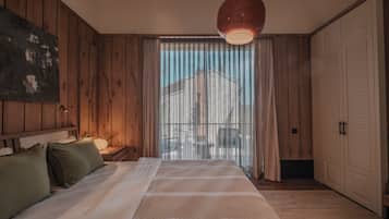 Deluxe Villa | In-room safe, blackout drapes, iron/ironing board, free WiFi