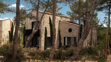 Deluxe Duplex Villa | Brankas, tirai kedap cahaya, setrika/meja setrika, dan Wi-Fi gratis