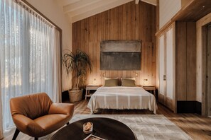 Vineyard Premium Villa | Värdeförvaringsskåp på rummet och mörkläggningsgardiner