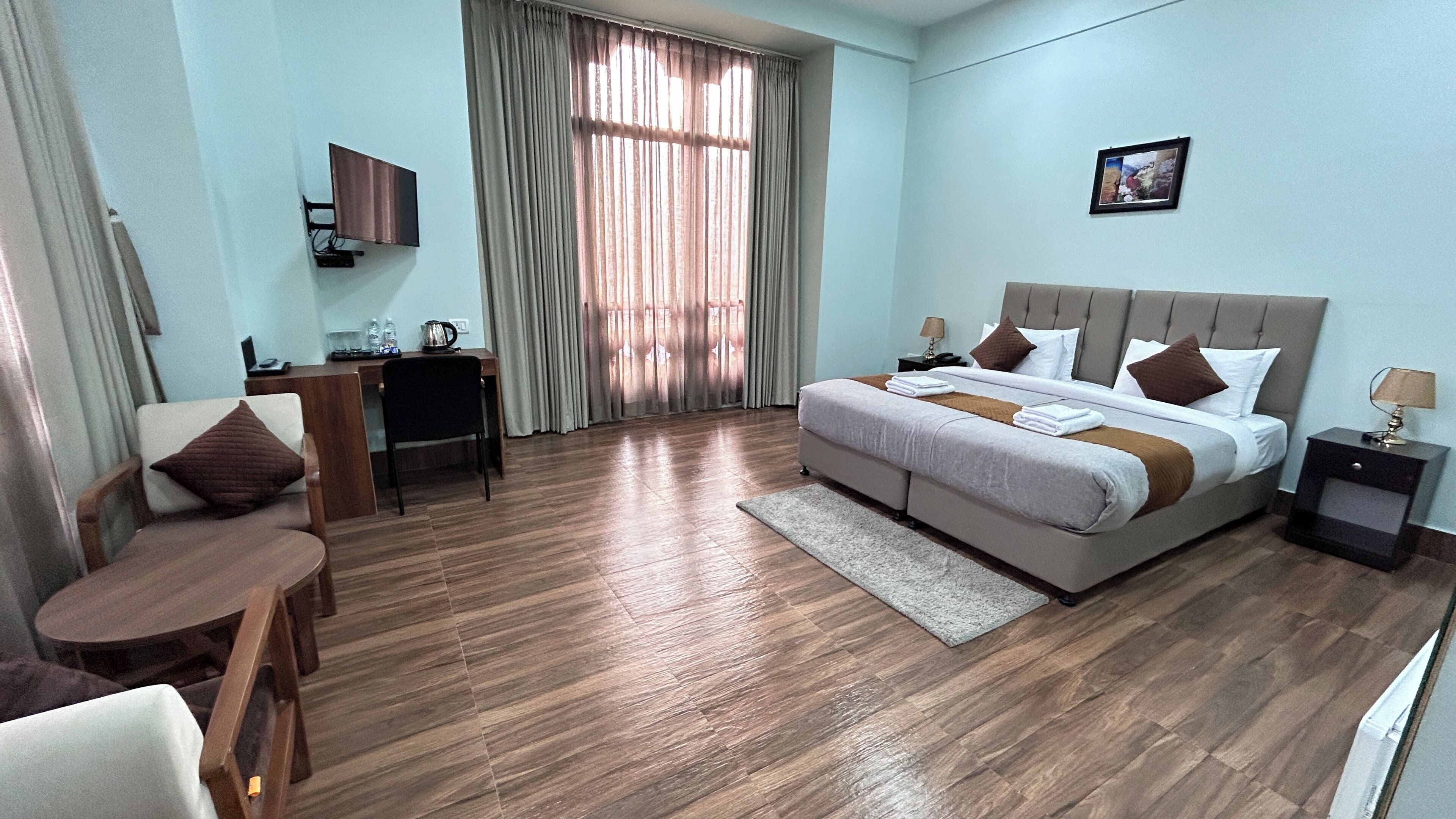 10 slaapkamers, een strijkplank/strijkijzer, internet, beddengoed