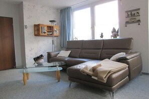 Smart-tv, bøger, stereoanlæg