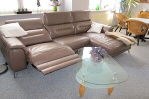 Smart-tv, bøger, stereoanlæg