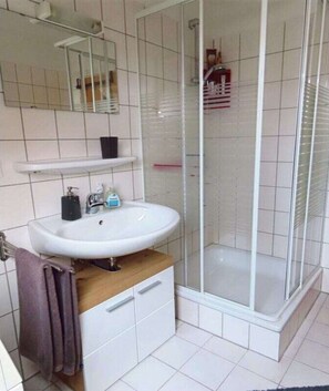 Douche, sèche-cheveux