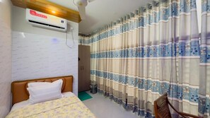 Deluxe Single Room | Premium bedding, desk, laptop workspace, free WiFi