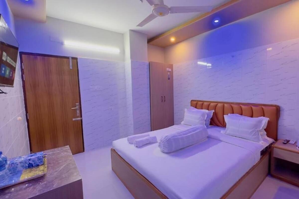 Deluxe Double Room | Desk, laptop workspace, free WiFi