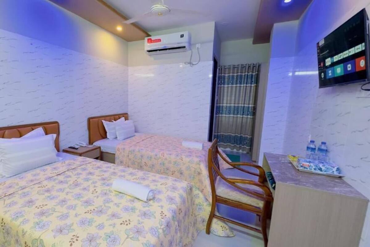 Desk, laptop workspace, free WiFi