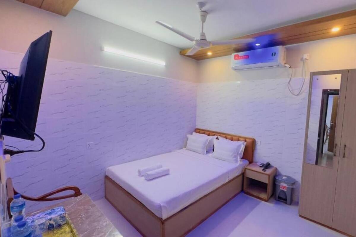 Standard Double Room | Desk, laptop workspace, free WiFi