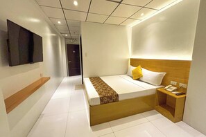 Standard Room | Desk, free WiFi, bed sheets