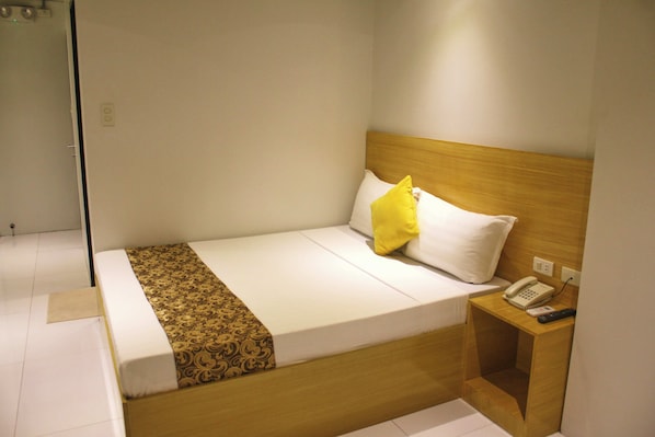 Standard Room | Desk, free WiFi, bed sheets