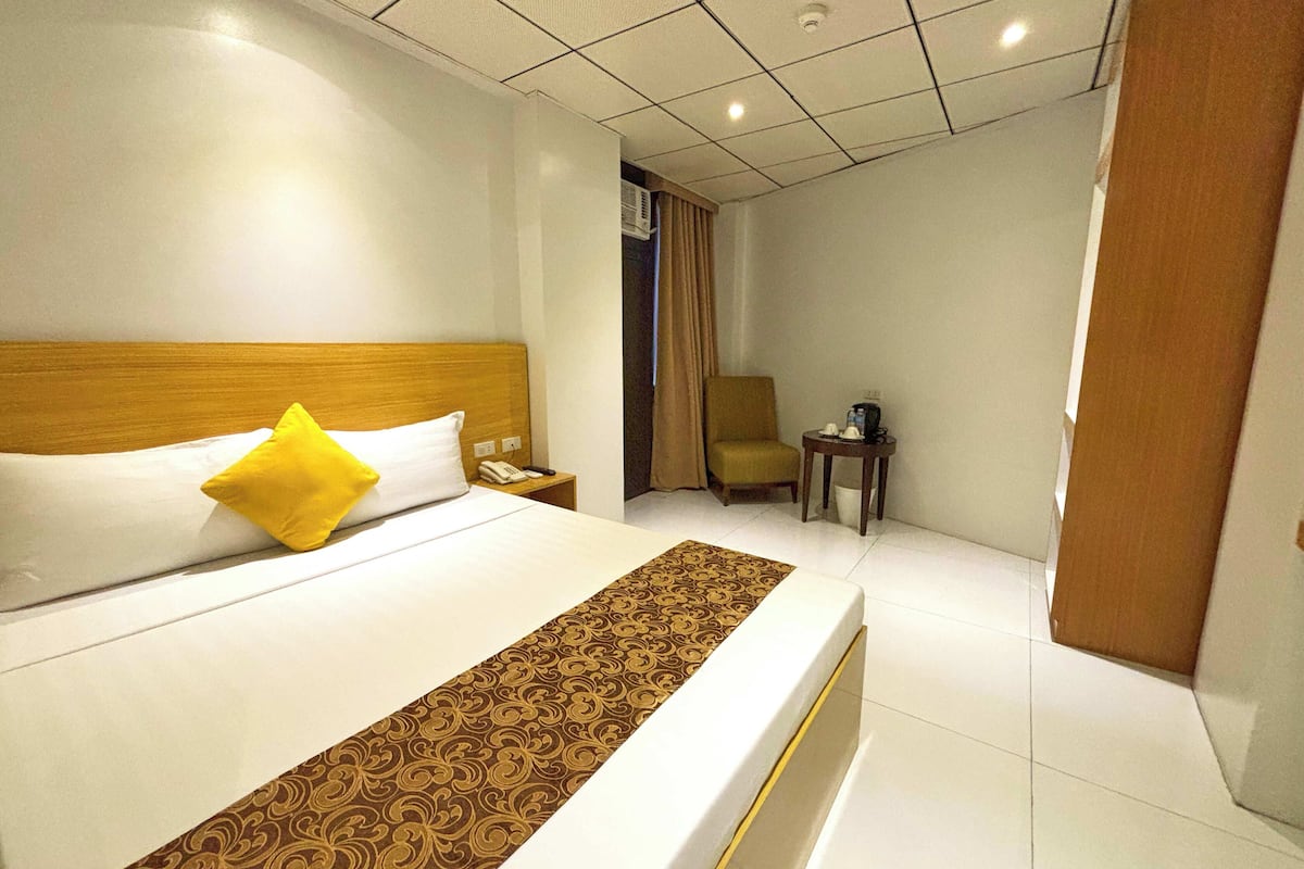 Standard Room | Desk, free WiFi, bed sheets