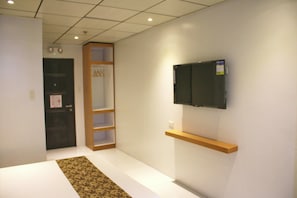 Deluxe Room | Desk, free WiFi, bed sheets