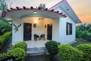 Cottage Deluks | Meja kerja, ruang kerja ramah laptop, dan setrika/meja setrika