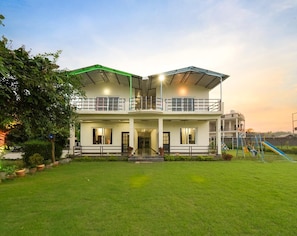 Family Room, Garden View