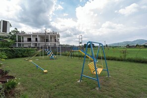 Tempat bermain anak - outdoor