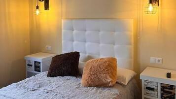 Standard House, Mountain View | Iron/ironing board, free WiFi