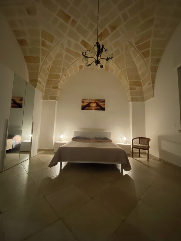 1 bedroom, iron/ironing board, bed sheets