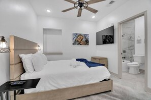 3 bedrooms, desk, iron/ironing board, travel crib