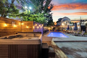 Terrace/patio - Modern 3 Bedroom w/ Shared Pool in Hotel off Canal St (New Orleans)