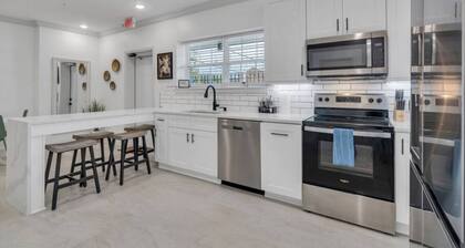 Spacious 3-BR Escape w/ Shared Pool near Canal St