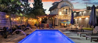 Centrally Located 6-BR Suite near Top Attractions