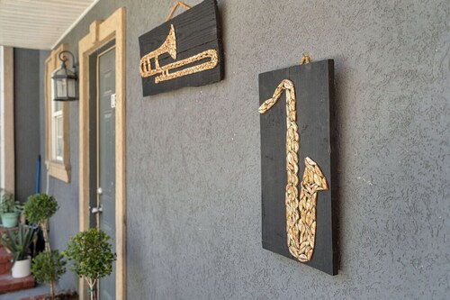 Modern 3-BR Hideaway w/ Pool Access near FQ, NOLA