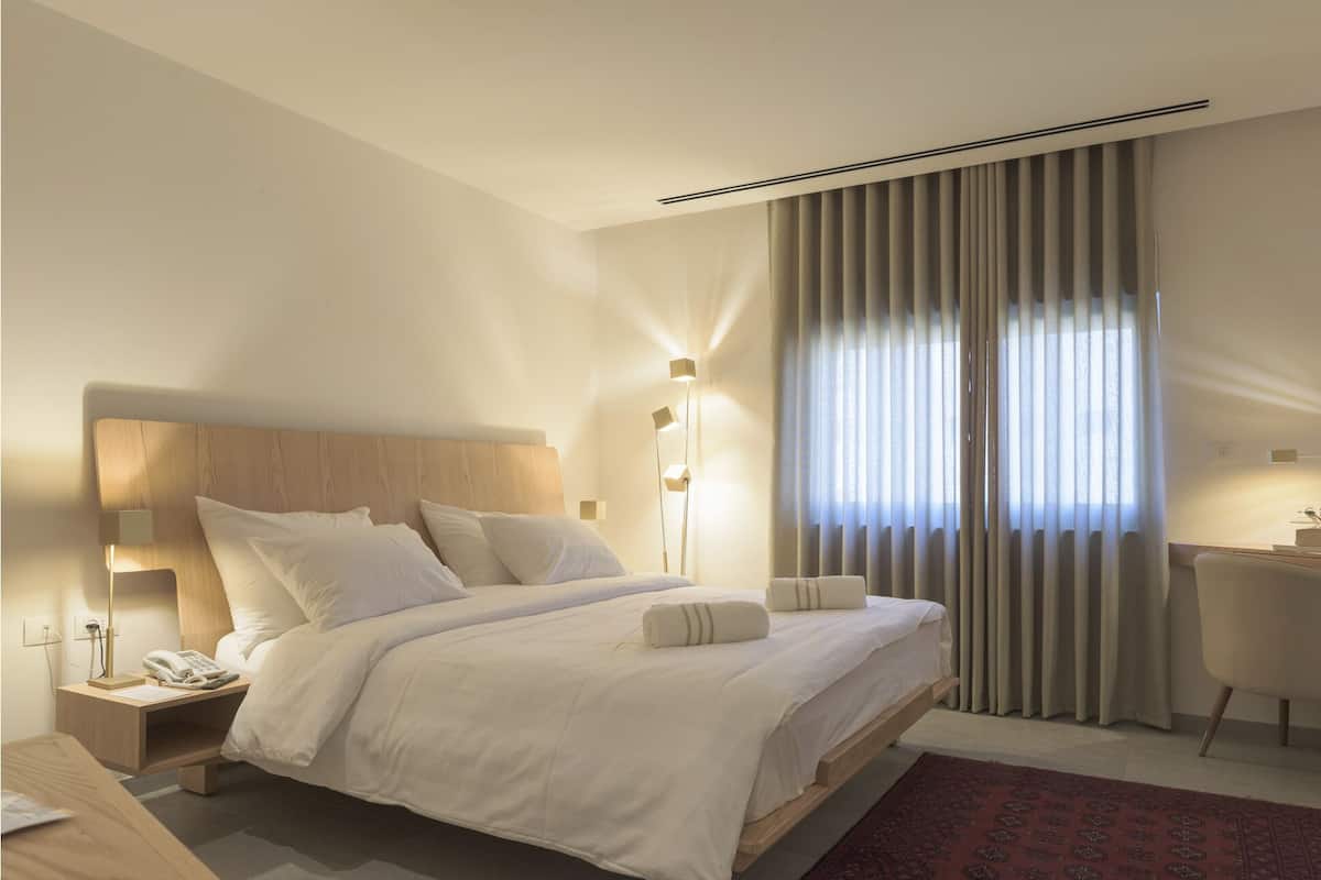 Habitación estándar doble, vistas a la ciudad | Caja fuerte, sistema de insonorización, tabla de planchar con plancha