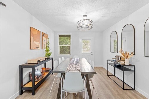 Pet-Friendly, Monthly stay. Fenced yard 4beds 2bath home