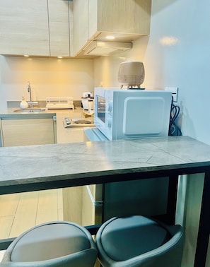 Microondas, placa de cocina
