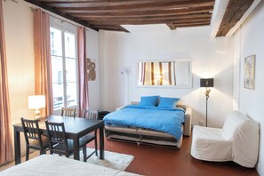 1 bedroom, iron/ironing board, internet, bed sheets