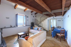 TV, fireplace - Wonderful Holiday House in Amalfi Coast with large terrace overlooking the sea! (Conca dei Marini)