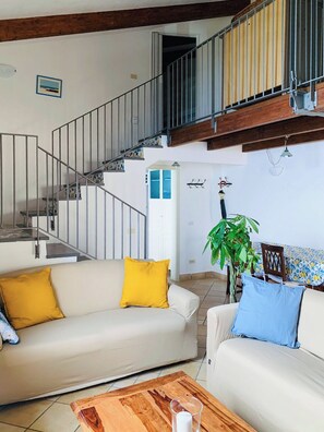 TV, fireplace - Wonderful Holiday House in Amalfi Coast with large terrace overlooking the sea! (Conca dei Marini)