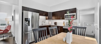Muse House | Walk to Stadium | 5 min Rogers and DT