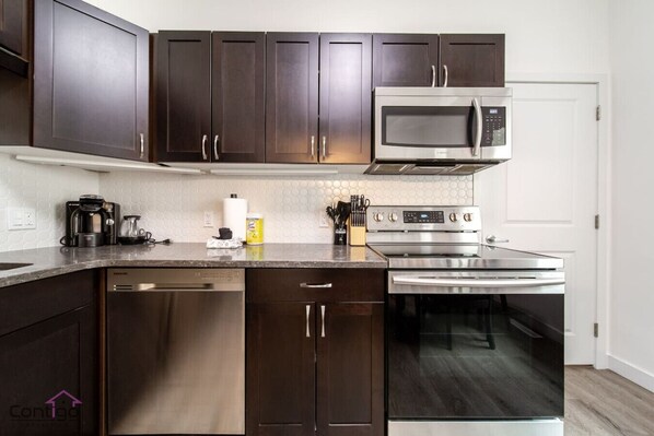 Fridge, microwave, oven, stovetop
