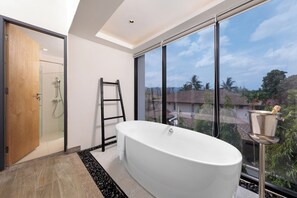 Comfort Townhome, Patio | In-room safe, iron/ironing board, free WiFi, bed sheets