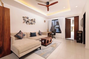 Comfort Townhome, Patio | Living area