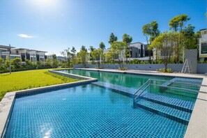 Outdoor pool - Spacious 3bd Townhouse in Laguna park (Choeng Thale)