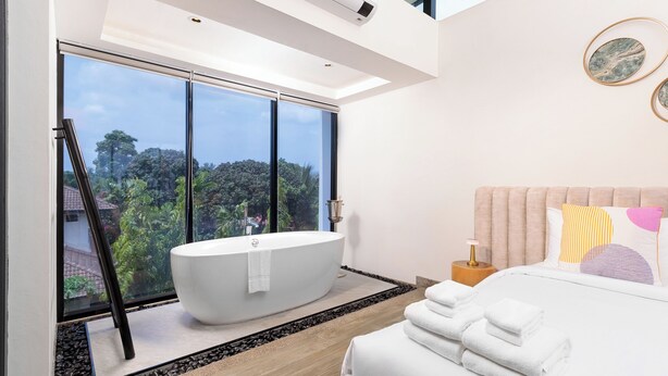 Residenza Comfort, patio | Una cassaforte in camera, insonorizzazione, ferro/asse da stiro