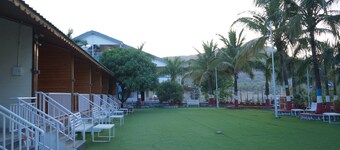 THE GREEN HILL RESORT 