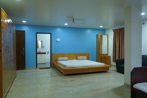 Vila conforto, sacada, vista para a colina | Espaço de trabalho para notebook, Wi-Fi de cortesia, roupa de cama