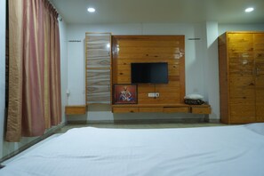 Comfort Villa, Balcony, Hill View | Laptop workspace, free WiFi
