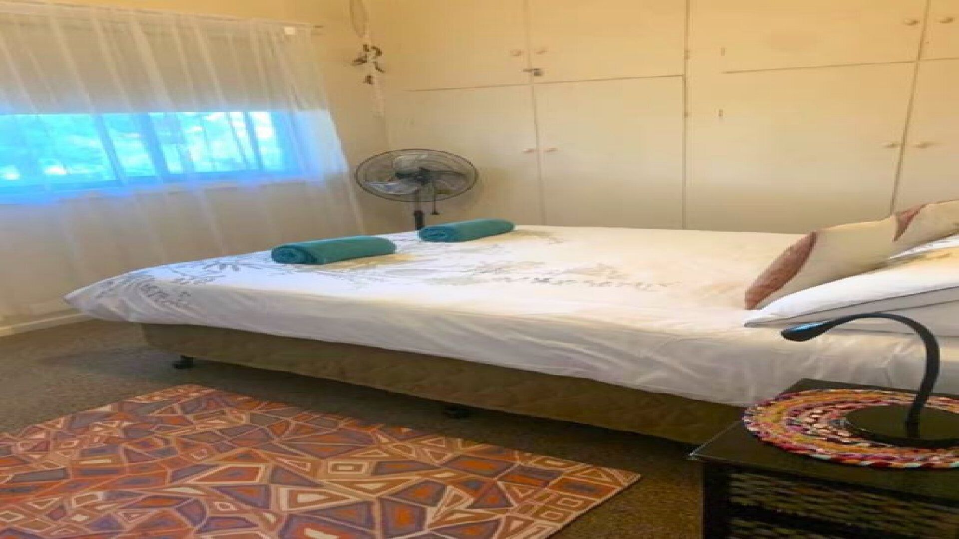 2 bedrooms, iron/ironing board, bed sheets