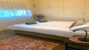 2 bedrooms, iron/ironing board, bed sheets