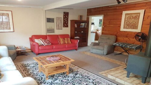 Honeysuckle Cottage - Classic beach shack